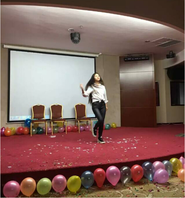 做網站公司團建表演